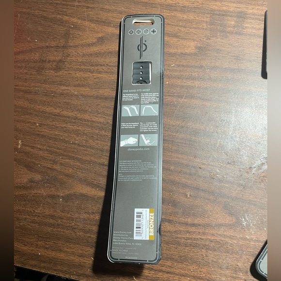 Disney Star Wars Chandrila Star Line Halcyon Magic Band NWT - Picture 2 of 2